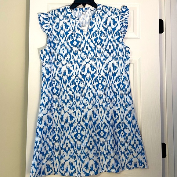 Unbranded Dresses & Skirts - Blue & White Patterned Shift Dress with Flutter Sleeve